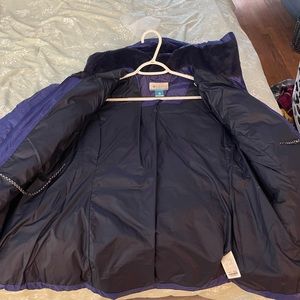 The reason I am selling it is because I have too many jackets and sweaters.